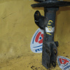 Стойка HONDA GD1/GD3 Fit '06.2001-05.2004 перед, лев ухо кривое