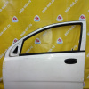Дверь боковая Chevrolet Aveo T200 '2002-2008 перед, лев Daewoo Kalos в сборе, без пульта стеклопод. (ржавчина) 96585327