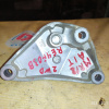 Крепление подушки ДВС Nissan MR18 Tiida C11 a/t перед, лев 046004 ( 2Y )