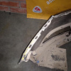 Бампер Chevrolet Cruze J300/68/69 '2009-2012 перед Holden в сборе с решёткой (дефект крепления слева, вмятины) 95991353