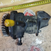Гидроусилитель Isuzu/Nissan 4HL1/4HF1/4HG1 Elf NKR81 шестерня запрессована ЧУГУН трубка высокого давления справа по ходу движения