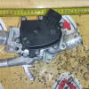 Корпус термостата Nissan/Infiniti 21250EZ31A / V29064227 Patrol#QX80 Z62 VK56VD '2024- НОВЫЙ ОРИГИНАЛ