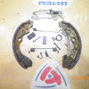 Колодки тормозные Mazda Familia BJ3P/BJ5P/BJ8W/BJEP/BJFP/BJFW 2WD Барабанные тормоза. В сборе с пружинками. зад, лев B2YD2638ZA