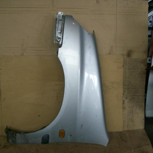 Крыло TOYOTA Raum EXZ10 перед, лев