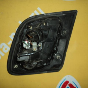 Вставка между стопов NISSAN Pulsar N15 L 3 door