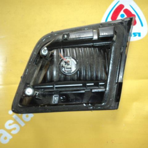 Вставка между стопов Mazda MPV L