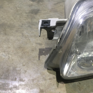 Фара Mazda лев Familia BJ5W '1998-2000