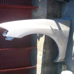 Крыло Mazda Familia BHA3P '1997 перед, лев 3door