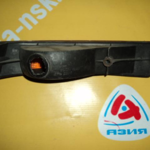 Повторитель в бампер TOYOTA лев Corona ST170 '1991 зуб