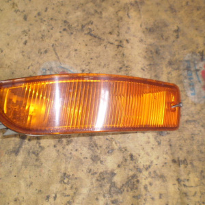 Повторитель в бампер TOYOTA прав Corona ST190 желт деф.стекла