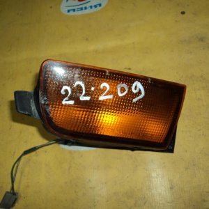 Повторитель в бампер TOYOTA прав Mark II GX80 linz