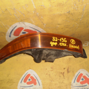 Повторитель в бампер TOYOTA прав Camry SV30 sed дефект стекла