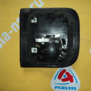 Вставка между стопов Mazda MPV LVEW '1995 R