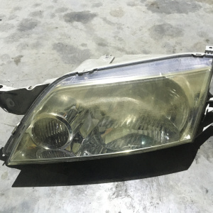 Фара Mazda лев Premacy CP8W '2002
