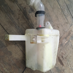 Бачок омывателя MITSUBISHI EA1A Galant (1мот.)