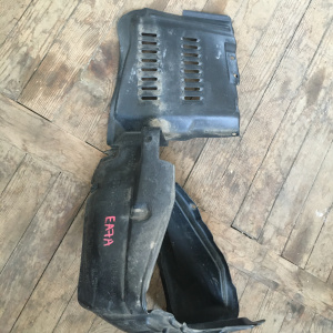 Подкрылок MITSUBISHI Legnum EA1A L MR214717