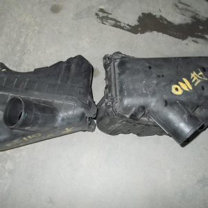 Корпус воздушного фильтра TOYOTA AE110 дефект крепл. 17701-15280