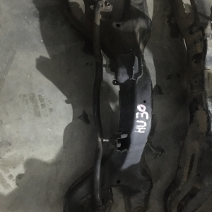 Балка NISSAN N30/U30 R'Nessa/Presage F поперечная (без стабилизатора)
