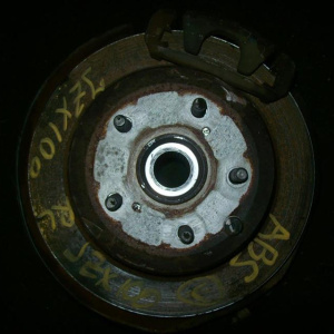 Ступица Toyota JZX100/JZX101/JZX105/GX105/JZS151/JZS153/JZS155/JZS157 Chaser/Cresta/Mark II зад, лев 2WD/4WD ABS.В сборе с диском и суппортом. Под колодки-