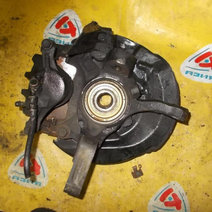 Ступица Toyota VCV10 Windom перед, лев В сборе. Без ABS. Суппорт одна поршевой. 43212-33010