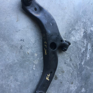 Рычаг Mazda BJ3P 323/Familia перед, лев