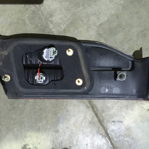 Вставка между стопов HONDA Torneo CF4 '1997-2000 R дефект стекла