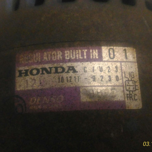 Генератор HONDA D13B/D15B/D16A EK3/EY7/GH3 4 конт. квадратные разъем, 4 ручейка ( ЦЕЛЬНЫЙ )