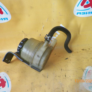 Бачок гидроусилителя TOYOTA CR40/CR50/KR50 Lite Ace Noah/Town Ace Noah
