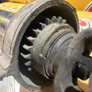 Кардан Mazda UF66M/UV56R/UVL6R Proceed Marvie R 4WD a/t ДЕФЕКТ (ПОДМЯТ) P06525100H/P0D625100A/