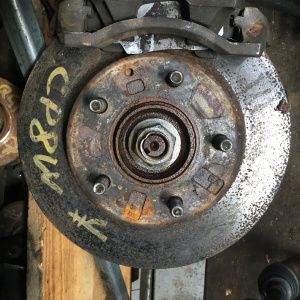 Ступица Mazda CP8W Premacy перед, лев ABS. В сборе.