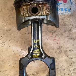 Поршень с шатуном NISSAN RB25 3 кольца, диаметр пальца 21мм.