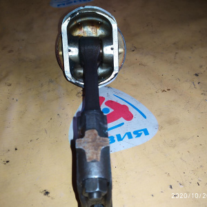 Поршень с шатуном NISSAN SR20 с выемкой под клапана, диаметр пальца 22мм.