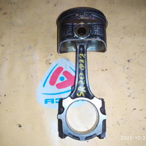 Поршень с шатуном NISSAN SR20 с выемкой под клапана, диаметр пальца 22мм.