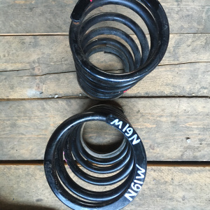 Пружина MITSUBISHI N61W/N84W R цена указана за штуку