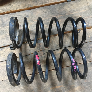 Пружина MITSUBISHI N61W/N84W R цена указана за штуку