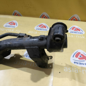 Балка Mitsubishi N64W/N84W RVR/Chariot Grandis R 2WD Дефект правого заднего сайлентблока (подмят).