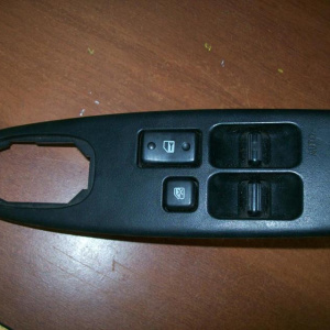 Пульт стеклоподъемника TOYOTA Celica/Curren ST206 R
