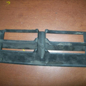 Заглушка в бампер Toyota Mark II GX80 R