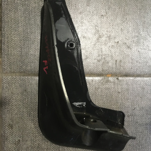 Брызговик NISSAN Primera P12 перед, лев