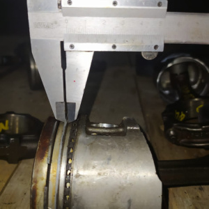 Поршень с шатуном NISSAN NA20 3 кольца, диаметр пальца 21мм.