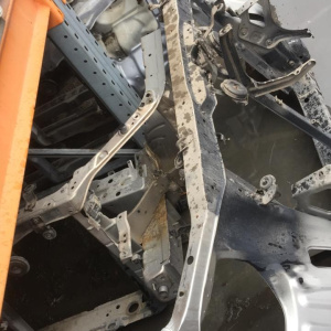 Рамка радиатора TOYOTA Hiace Granvia VCH10