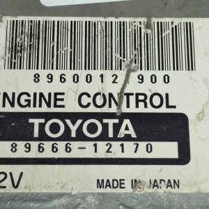 Компьютер ДВС Toyota Corolla Runx 1NZ NZE121 разъёмы компьютера в 2 ряда