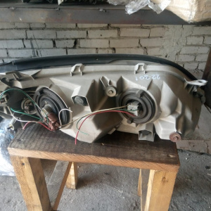 Фара TOYOTA лев Mark II GX110 деф.крепл.