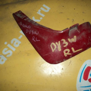 Брызговик Mazda Demio DY3W зад, лев