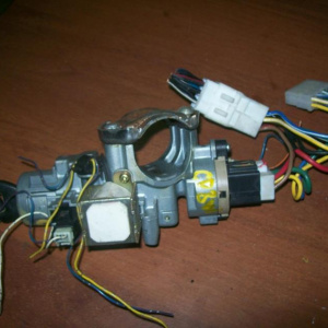 Замок зажигания Mazda CP8W Premacy SL-33