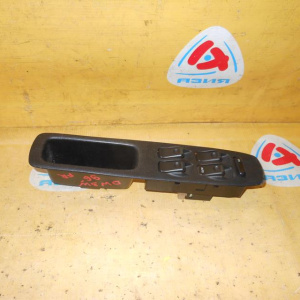Пульт стеклоподъемника Mazda Demio DW3W '1996- перед, прав