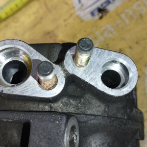 Компрессор кондиционера Nissan VQ2#/VQ30 Cefiro A32/A33 '06.1996- шпилька 1 механический клапан 92600-31U10/-31U11/-31U12/-31U20