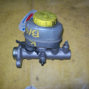 Главный тормозной цилиндр NISSAN B14 Sunny