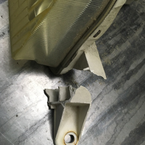 Фара TOYOTA прав Camry SV40 деф.крепл.