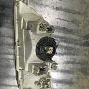 Фара TOYOTA прав Camry SV40 деф.крепл.